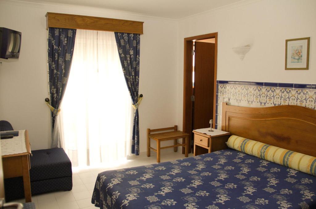 Hotel Atlantica São Martinho do Porto Oda fotoğraf